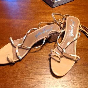 Free people NEW w/Box Beautiful nude genuine Leather 1 inch  block heel lace up